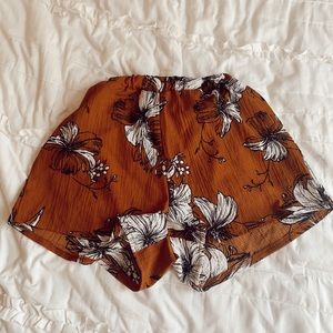 Floral loose shorts